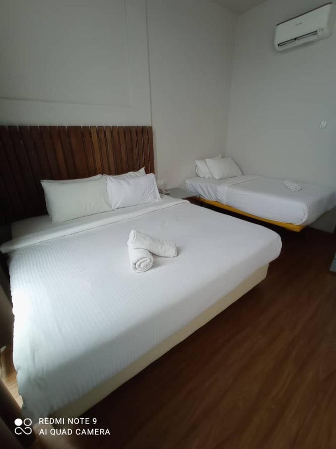 The Riverbank Hotel Kuantan Exterior foto
